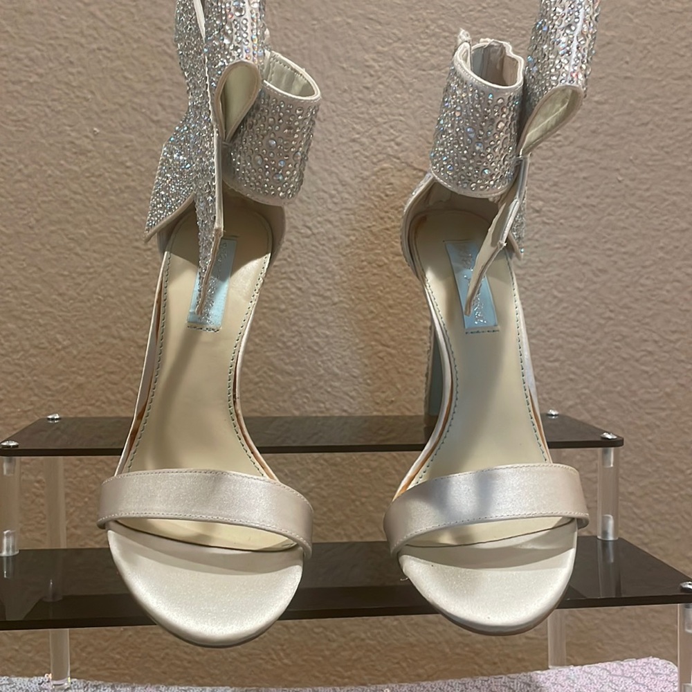 Ladies high heel dressy sandals.